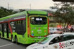 Motorista de nibus  feito refm em So Paulo (Reproduo/TV Bandeirantes)