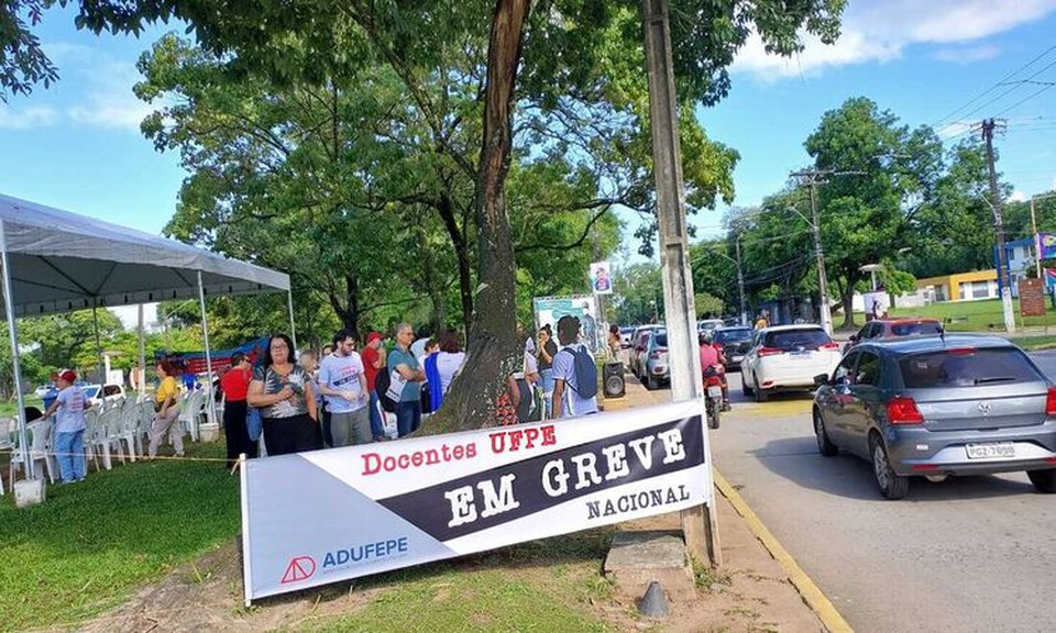 Os professores da Universidade Federal de Pernambuco (UFPE) aderiram ao movimento de greve já deflagrado em outros Estados, após votação realizada na última quarta-feira (17).
 (Foto: Ketheryne Mariz/Adufepe
)
