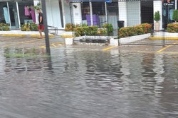 Chuvas do incio desta segunda (17) alagam diversos pontos da Regio Metropolitana (Cortesia )