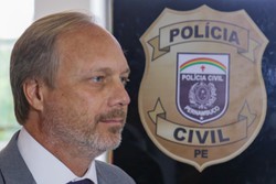 "Pernambuco precisa voltar a ser um Estado seguro", diz governadora em entrega de medalhas da Polcia Civil (Foto: Rafael Vieira/DP )