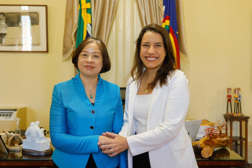 Cnsul-geral da Repblica Popular da China no Recife, Lan Heping, e governadora Raquel Lyra (PSDB) cumprem mais uma agenda em Pernambuco (Miva Filho/Secom)