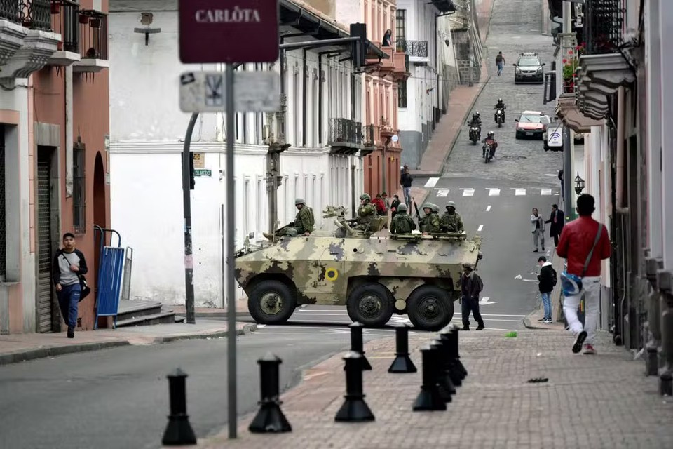 Presidente equatoriano, Daniel Noboa, decretou estado de emergncia e deu amplos poderes para as Foras Armadas combater o crime  (foto: Rodrigo BUENDIA / AFP)