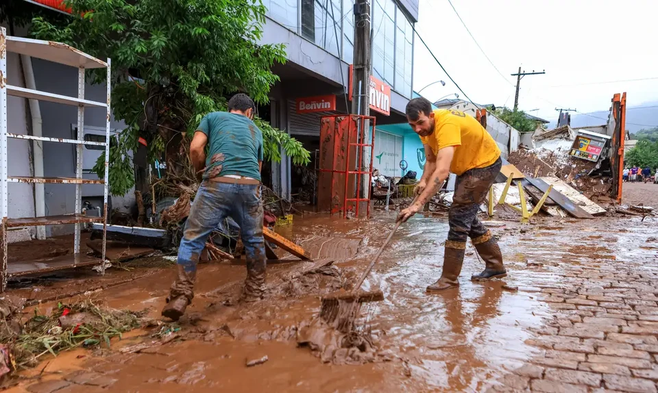 Mais de 8 mil pessoas j foram resgatadas (foto: Gustavo Mansur/Palcio Piratini)