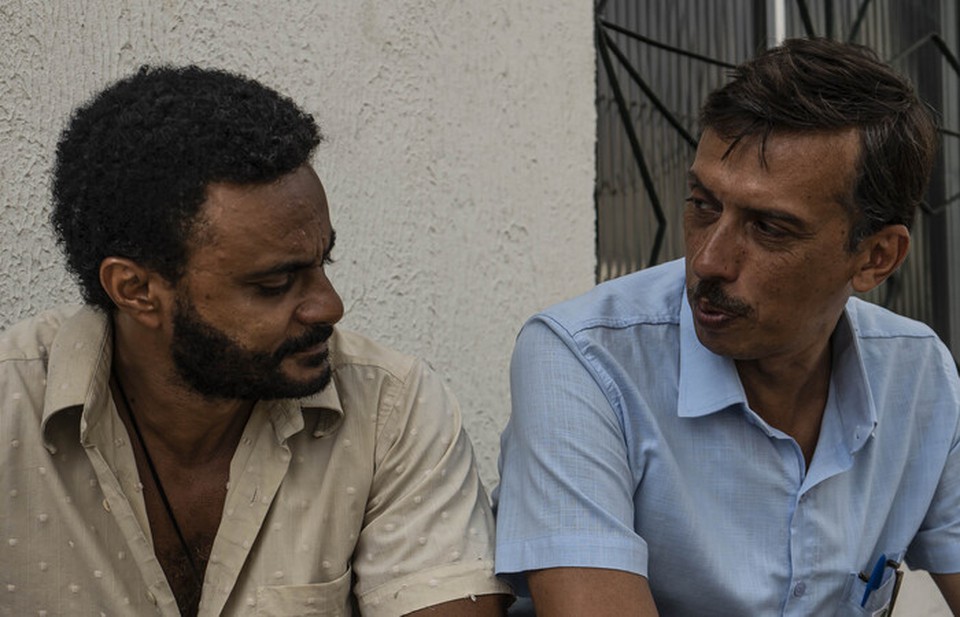 Jailson Silva (esq) e Pedro Wagner (dir) vivem dois irmos nordestinos no Rio de Janeiro (Crdito: Csar Digenes)