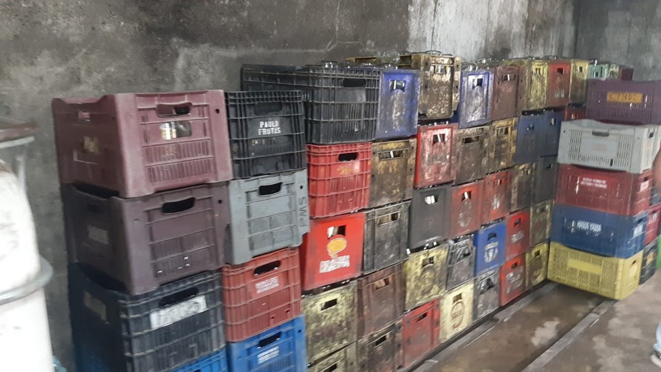 Fbrica clandestina de bebidas foi fechada  (Foto: Polcia Civil )