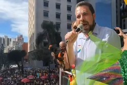 Na Parada, Boulos diz que eleio em SP ser resposta ao bolsonarismo (Foto: Reproduo/Instagram
)