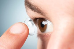 80% dos usuários usam lentes de contato de forma inadequada (Foto: Divulgação)
