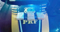 Três tabletes de cloridrato de cocaína embalados com fita adesiva foram encontrados pela PRF