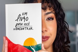 Escritora Iane Ventura lana novo livro na Livraria Jaqueira (Foto: Divulgao)
