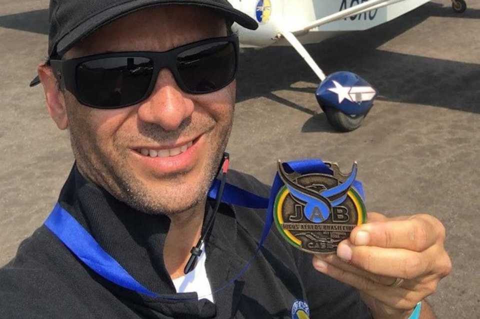 Ele estava pilotando um bimotor quando caiu em um aeroclube. Igor morreu no local (foto: Reproduo/Youtube)