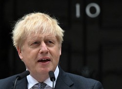 URGENTE: Boris Johnson renuncia como líder do Partido Conservador britânico (Foto: JUSTIN TALLIS / AFP)