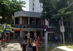 
Me e filha esto "morando" em McDonald%u2019s na zona sul do Rio de Janeiro (crdito: Reproduo/Google Street View)
