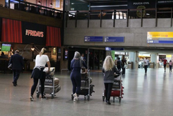 Visto ser exigido para turistas do Canad, EUA e Austrlia a partir de abril (Foto: Rovena Rosa/Agncia Brasil)