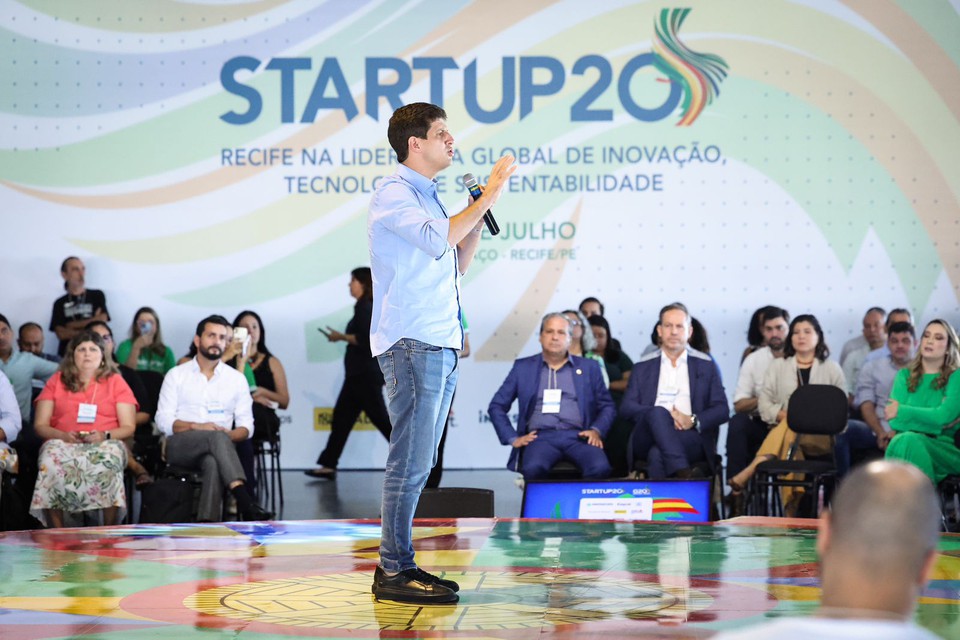 O evento, que est sendo realizado no Mirante do Pao, no Bairro do Recife, conta com a presena de delegaes estrangeiras e vai debater a transformao digital e outros temas (Foto: Rodolfo Loepert/ Prefeitura do Recife)