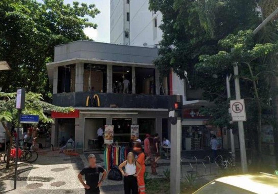 
Me e filha esto "morando" em McDonald%u2019s na zona sul do Rio de Janeiro (crdito: Reproduo/Google Street View)
