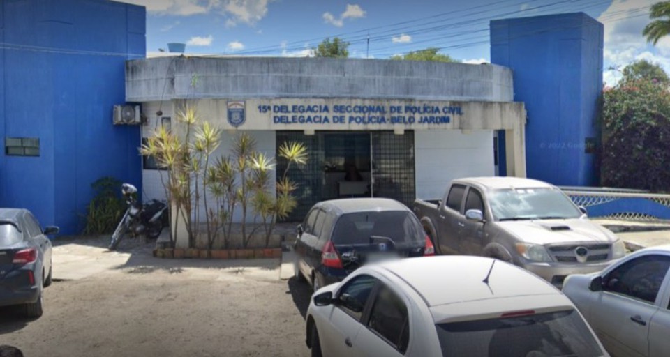 O homem foi conduzido  Delegacia de Polcia Civil de Belo Jardim, junto com os materiais apreendidos (Foto: Reproduo/Google Street View)