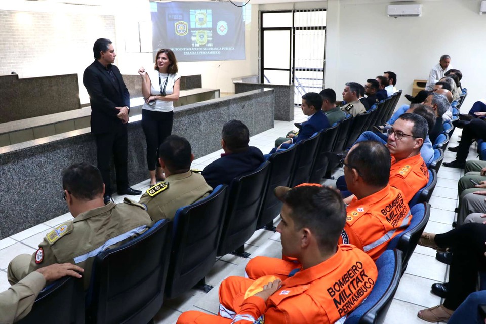 O encontro reuniu autoridades pernambucanas e paraibanas para apresentar resultados de aes que vm sendo realizadas  (Foto: Divulgao)