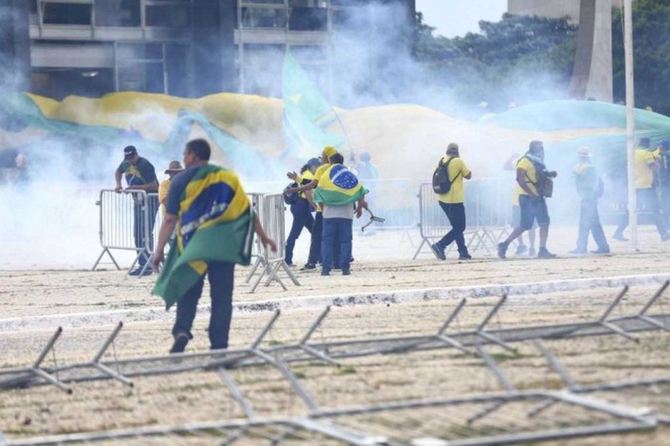 
Manifestantes invadem Congresso, STF e Palcio do Planalto (foto: Marcello Camargo/Agncia Brasil)