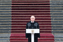 Putin promete vitria ao tomar posse para o 5 mandato como presidente da Rssia (Crdito: SERGEI GUNEYEV / POOL / AFP)