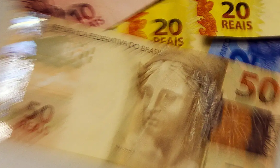 Os tipos de dvidas mais comuns das famlias recifenses em junho de 2024 foram liderados pelo carto de crdito, com 93,4% das famlias endividadas, seguido por carns (21,8%), financiamento de casa (7,4%), financiamento de carro (5,9%) e crdito pessoal (6,9%) (Marcello Casal Jr/Agncia Brasil)