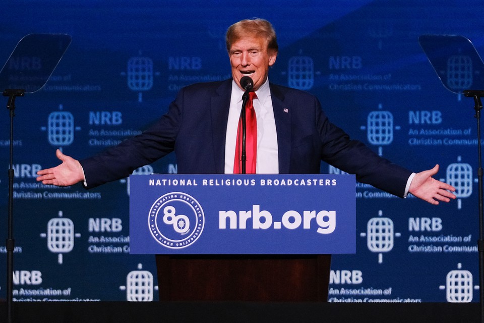 Ex-presidente Donald Trump sofrendo vrias acusaes na justia
 (Crdito: KEVIN WURM / AFP)