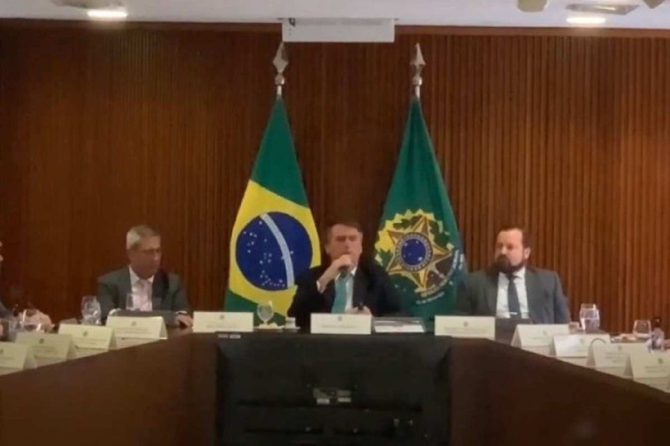 
Na abertura do encontro, resgistrado em vdeo,  possvel visualizar os representantes do Itamaraty, que seguem no curso normal de suas carreiras e foram nomeados para funes no governo petista  (foto: Reproduo/STF)