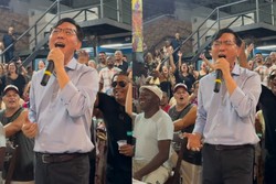 Vdeo: embaixador da Coreia do Sul canta em roda de samba no Rio (foto: Instagram/Reproduo
)
