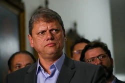 Os sindicatos cobram do governo a realizao de um plebiscito para que a populao paulista decida se as privatizaes da Sabesp e das operaes do Metr e da CPTM