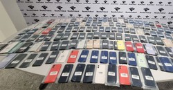  Passageiro  flagrado com 173 IPhones sem nota no aeroporto; mercadorias est avaliada em quase R$ 500 mil  (Foto: Receita Federal/Divulgao )
