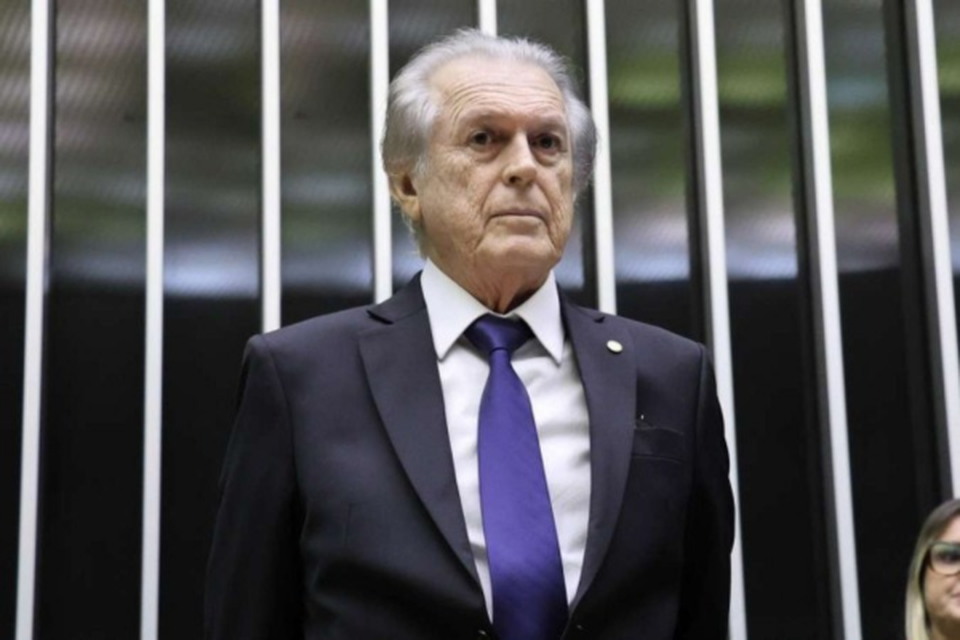 Luciano Bivar (Unio Brasil)  acusado de ameaar de morte Antnio Rueda, que teve propriedades queimadas na ltima semana (Marina Ramos / Cmara dos Deputados)