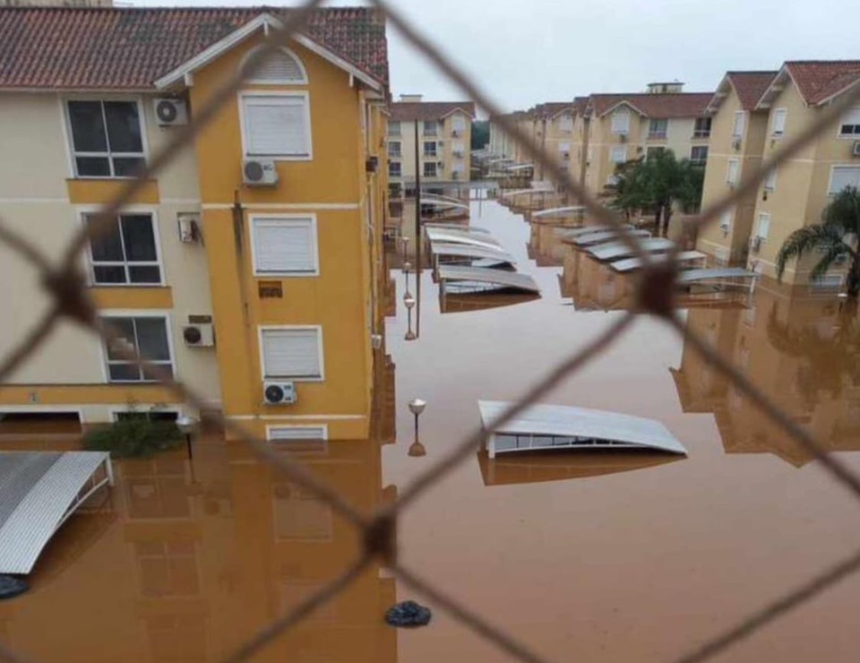 Vdeos enviados ao Diario de Pernambuco pela engenheira mostram as ruas alagadas (Foto: Cortesia)