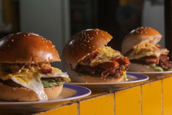 Hamburgueria mais antiga de Olinda, Larica's leva tradio em cada mordida (Foto: Ruan Pablo/DP Foto)
