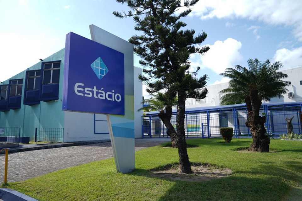 Professores e alunos do Centro Universitrio Estcio Recife oferecem auxlio gratuito para declarao do Imposto de Renda (Divulgao)