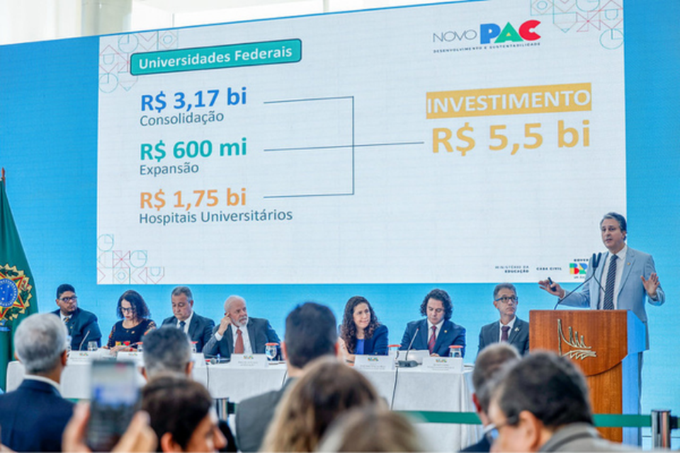 Ministro da Educao, Camilo Santana, durante reunio com Reitores de Universidades e Institutos Federais, no Palcio do Planalto (Crdito: Ricardo Stuckert / PR
)
