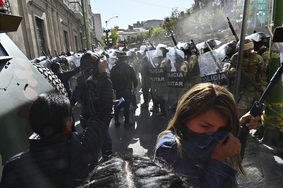 Tropas militares em La Paz, na Bolvia  (foto: AIZAR RALDES / AFP)