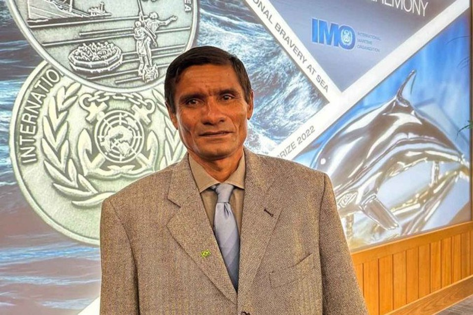 

"Parecia uma cena de filme de terror, tinham umas 80 pessoas gritando por socorro na gua, a grande maioria mulheres de idade, um desespero total. Foi horrvel", relatou (foto: Agncia Marinha de Notcias)