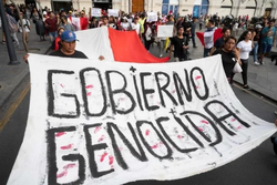 Manifestações contra o governo terminam em confronto no Peru  (Foto: ERNESTO BENAVIDES / AFP)