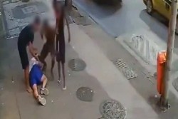 
A ao dos criminosos na regio provocou uma onda de revolta e levou algumas pessoas a sugerir mais violncia para combater os furtos e assaltos