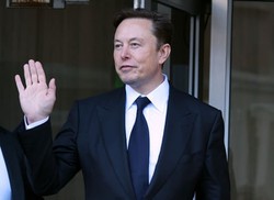 Lucro da Tesla cai 55% e ajuda a murchar fortuna de Elon Musk (Justin Sullivan/Getty Images)