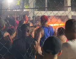 PMs atiram em meio a aglomerao durante festa em comunidade de Olinda; veja vdeo (Foto: Reproduo/Redes sociais)