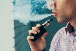 Um levantamento realizado pela Inteligncia em Pesquisa e Consultoria (IPEC) mostra que o nmero de utilizadores dos chamados "vapes" e "pods" quadruplicou entre 2018 e 2022