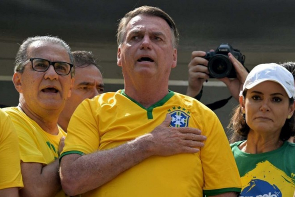 Em outra frente da pesquisa, para 47% dos ouvidos, o ex-presidente participou de um plano de golpe. J outros 40% no acreditam no envolvimento do capito reformado no atentado contra a democracia (crdito: NELSON ALMEIDA / AFP)