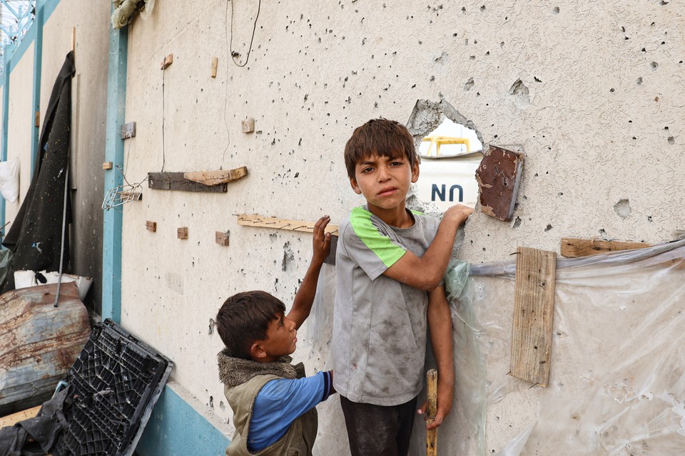 A cidade de Rafah, prxima  fronteira com o Egito, se transformou no principal refgio dos civis de Gaza na atual fase do conflito (foto: Eyad BABA / AFP)