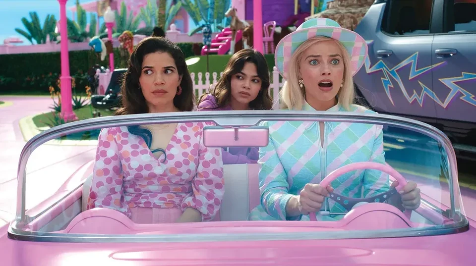 America Ferrera ( esquerda) foi indicada como Melhor Atriz Coadjuvante por Barbie (foto: Divulgao)