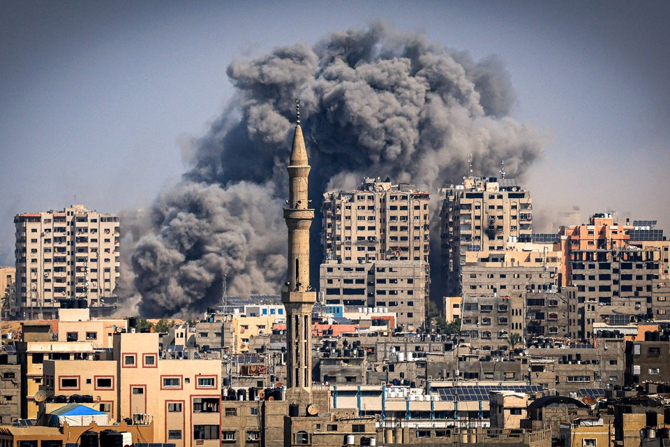Os combates entre Israel e o Hamas recomearam na manh de sexta-feira (Foto: Mahmud Hams / AFP)