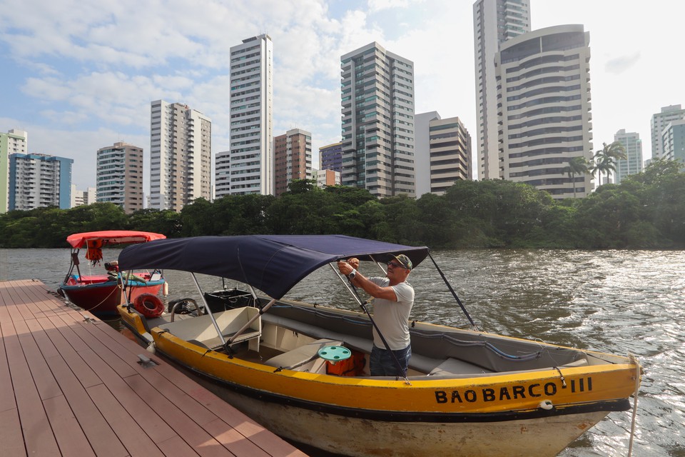 Passeios podem ser encontrados em diversos pontos do Recife, como Marco Zero e Parque das Graas (Foto: Priscilla Melo/DP Foto)