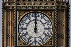 Após cinco anos de restauração, Big Ben volta a marcar o ritmo em Londres (Foto: Daniel LEAL / AFP)