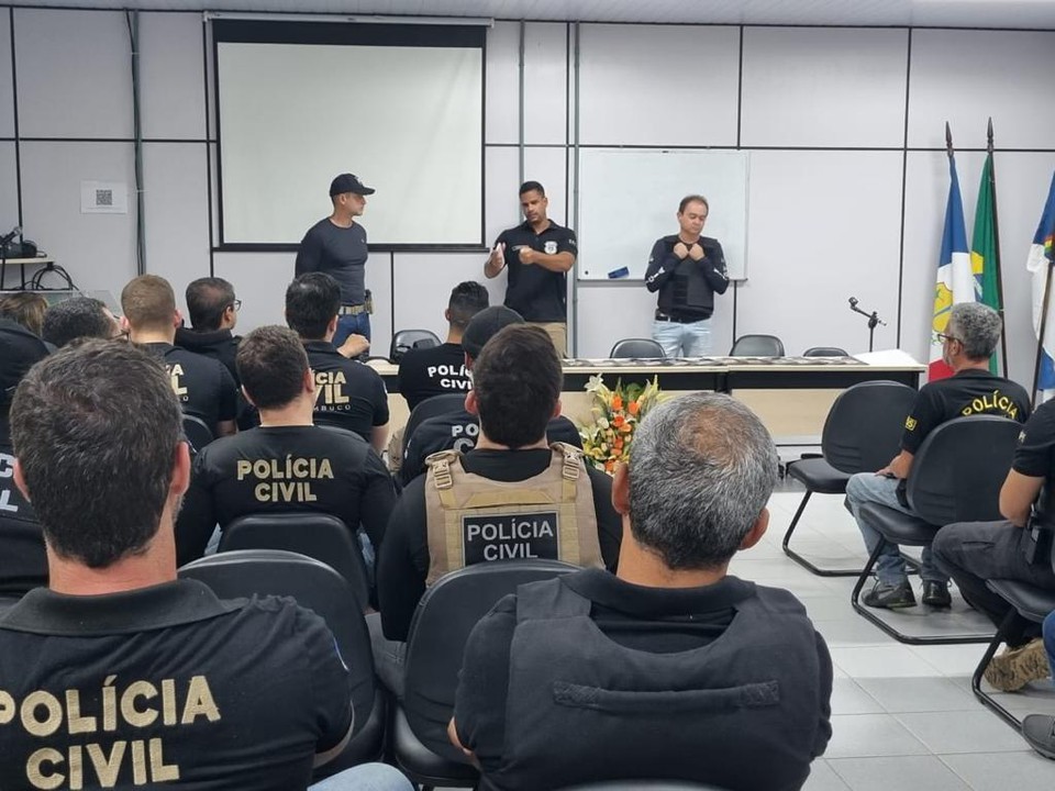Policiais participaram da Operação Conluio 2  (Foto: Polícia Civil/Divulgação )
