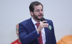 Tlio Gadelha (Rede) tenta vencer na Federao para se candidatar a prefeito do Recife