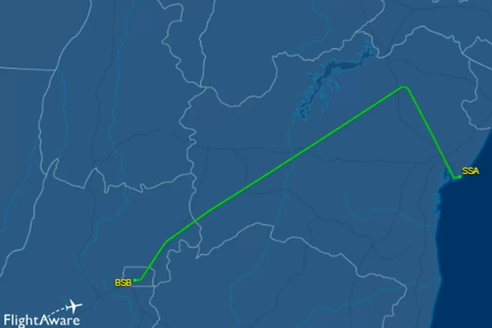 Segundo a companhia, o voo pousou em completa segurana (Crdito: Reproduo / FlightAware)